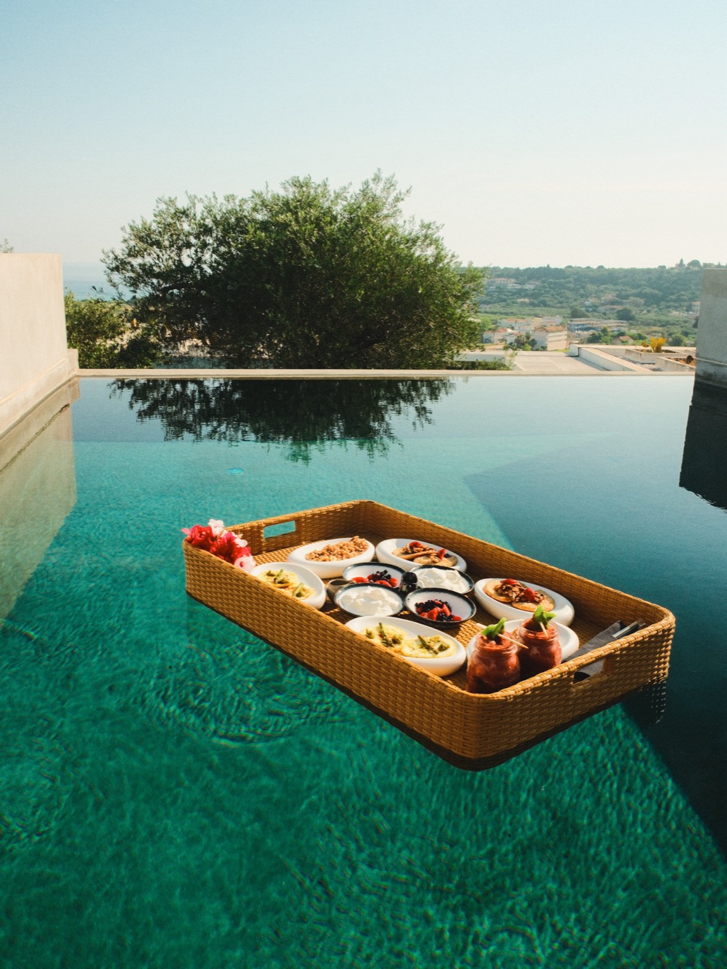 Floating tray breakfast